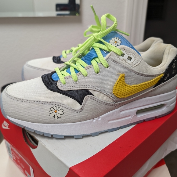 EUC Nike Air Max 1 "Speed Yellow" Daisy Design - Picture 2 of 6